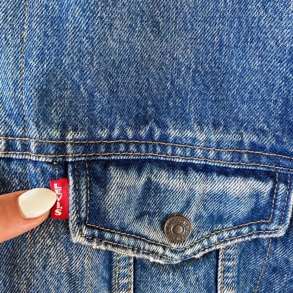 Authentic Levi’s denim bomber jacket! - Picture 6 of 8